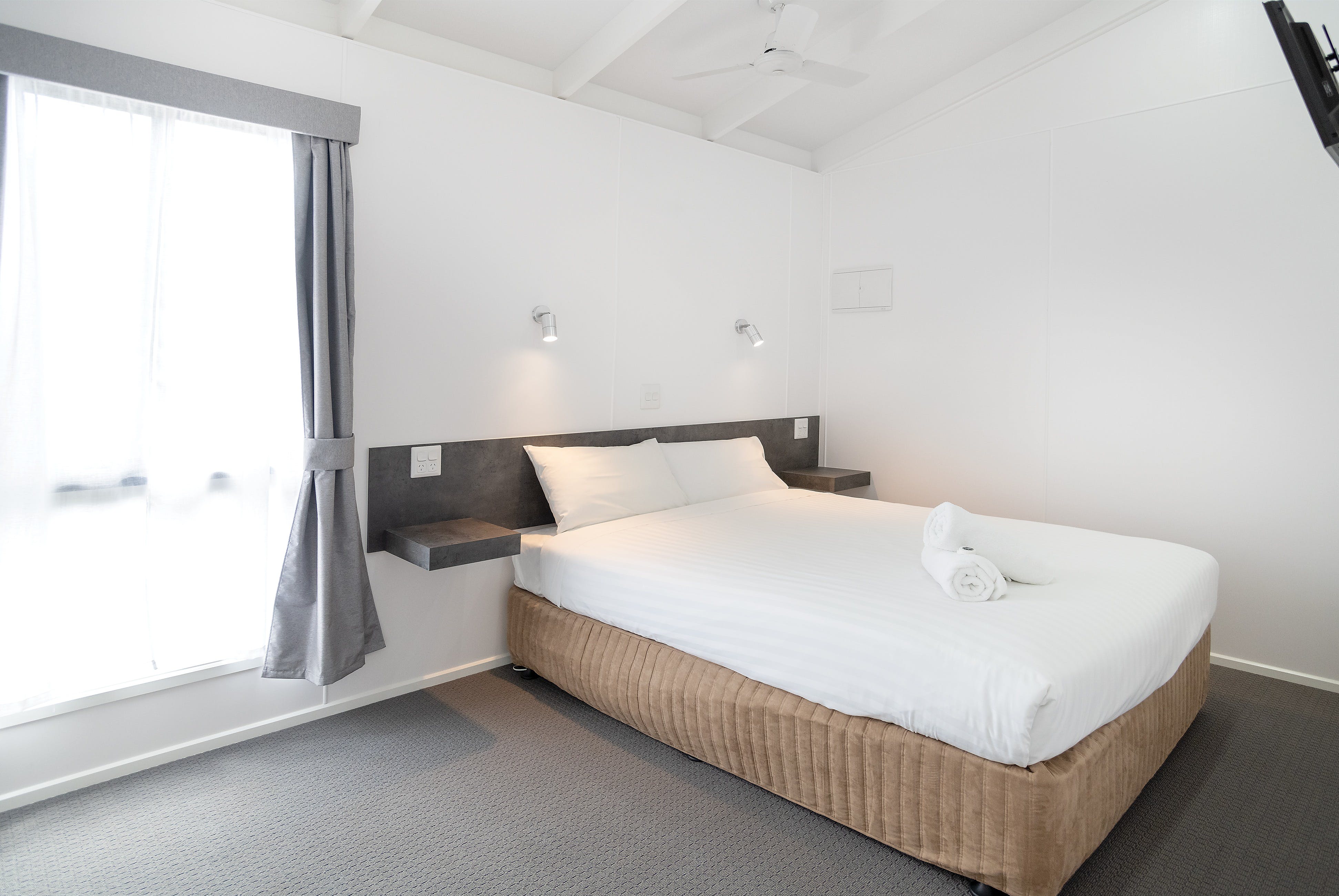 28Ee98567A4077C4B7360Dea82B2D37A