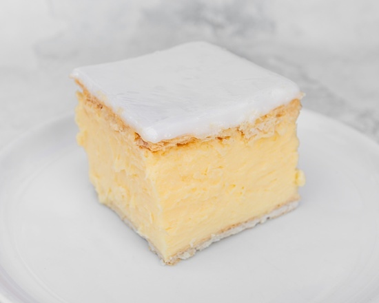 Beachside Bakehouse Vanilla Slice 550x440