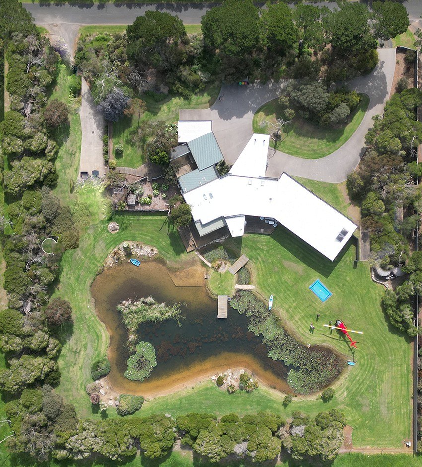 Lakehouse Estate Island Helicopter Pic 1