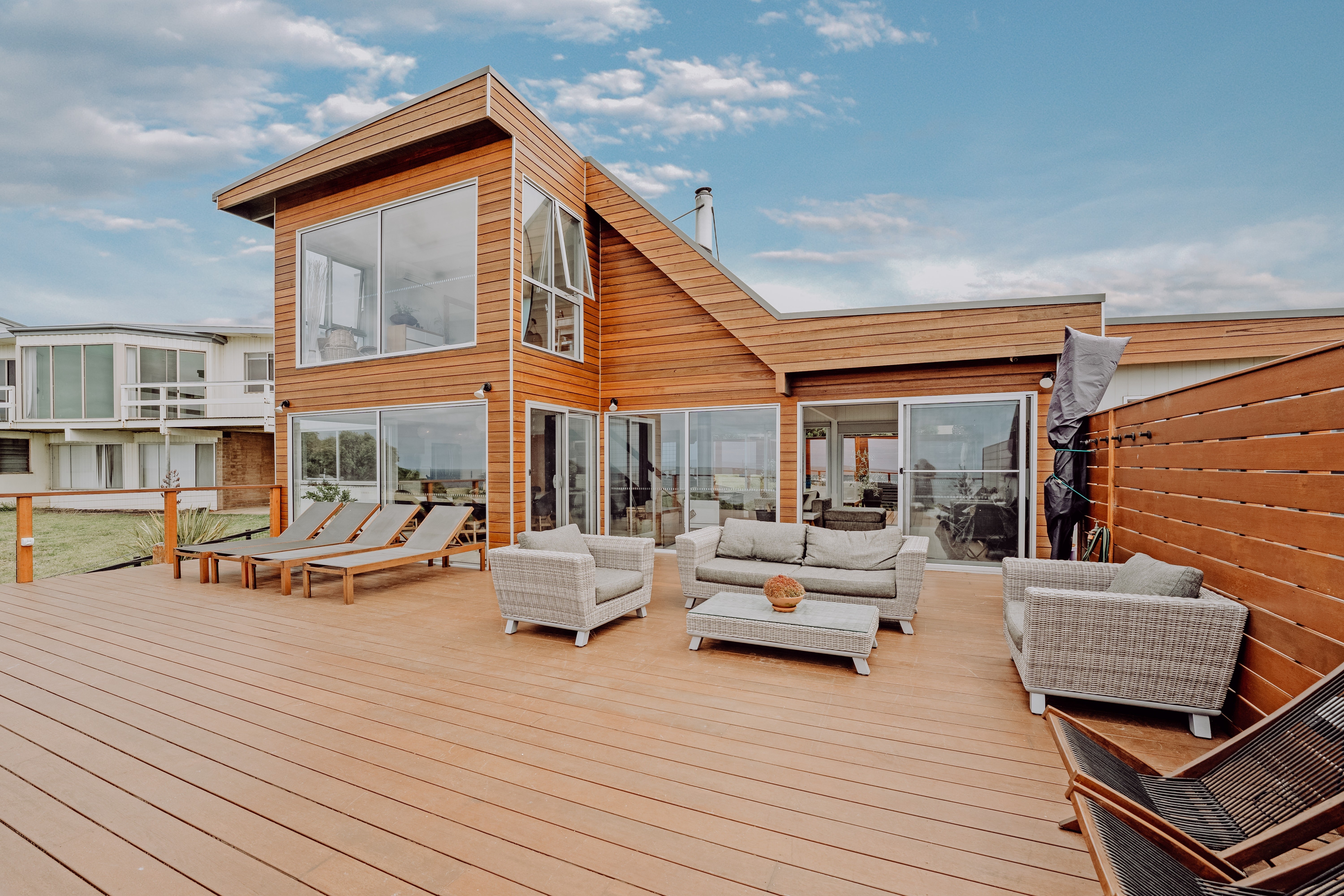 Waikiki Beach Front Smiths 3 New