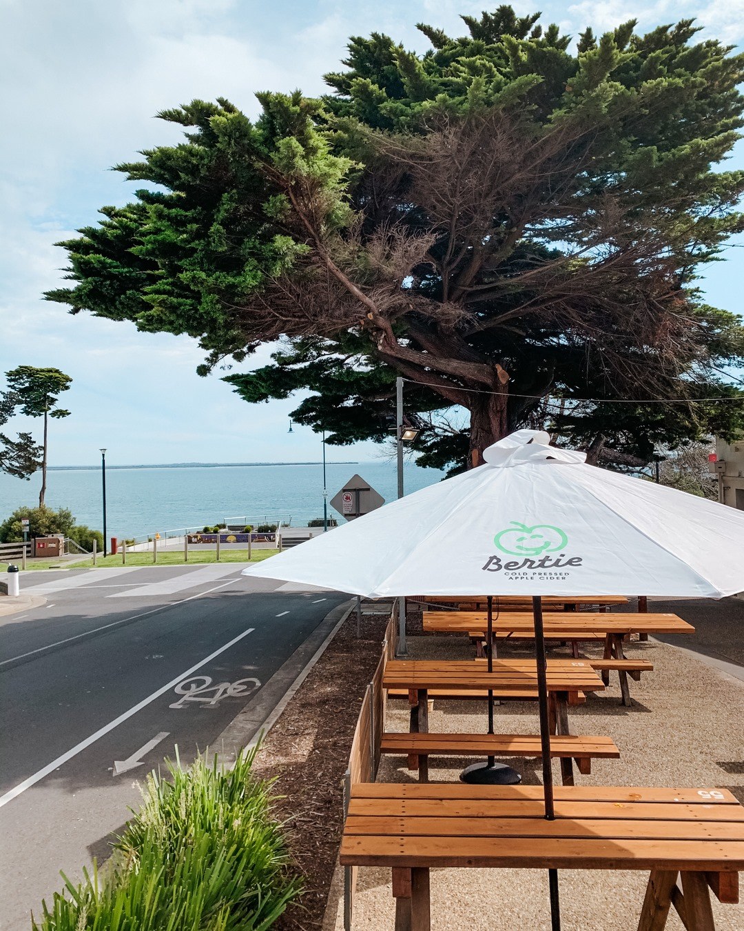 Outside tables HOTEL PHILLIP ISLAND