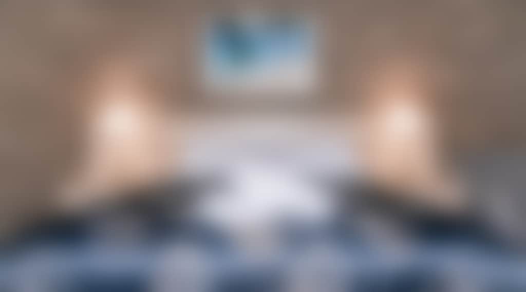 Queen room